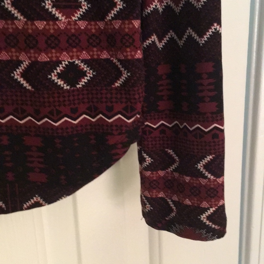 Aztec Print Top - Picture 3 of 4